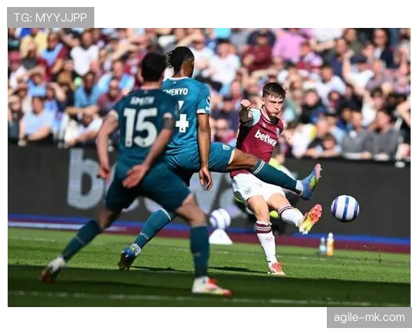 伯恩利攻防两端焕新风貌 战术升级助力突破赛季瓶颈