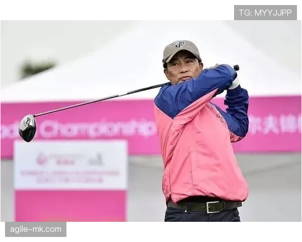 刘国梁西装出席像个影帝，下了场拎塑料盒饭又像邻居，笑死我了