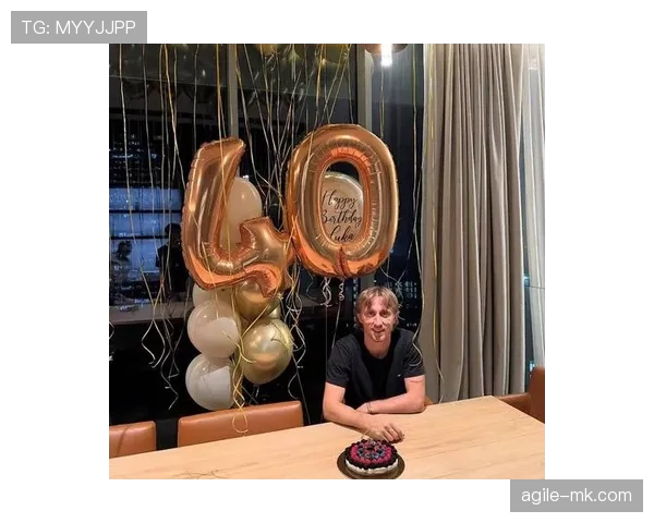 莫德里奇家冰箱里只放蛋白粉和冰水